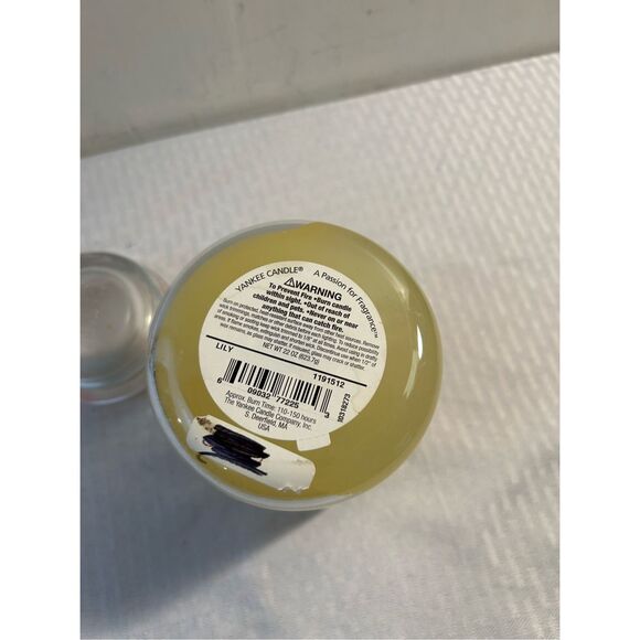 Yankee Candle Encore Collection Candle Lily 22 oz. like new. - Picture 6 of 7